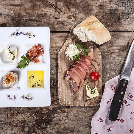 Отель Altstadt Genusshotel Auracher Loechl 3*