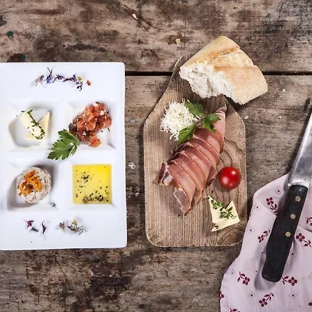 Отель Altstadt Genusshotel Auracher Loechl 3*